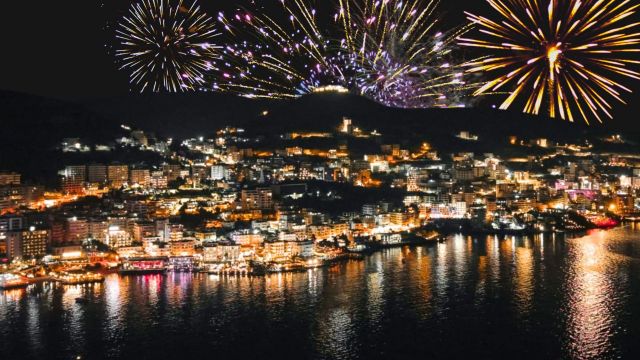 Нова година 2026 в Дуръс, Албания, с автобус от В. Търново - 3 нощувки, нощен преход